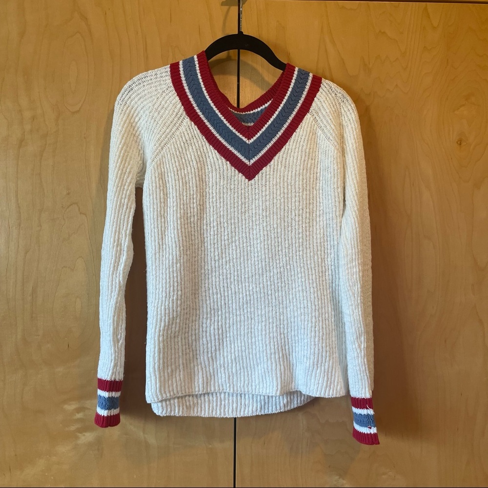 Design History V neck knit sweater